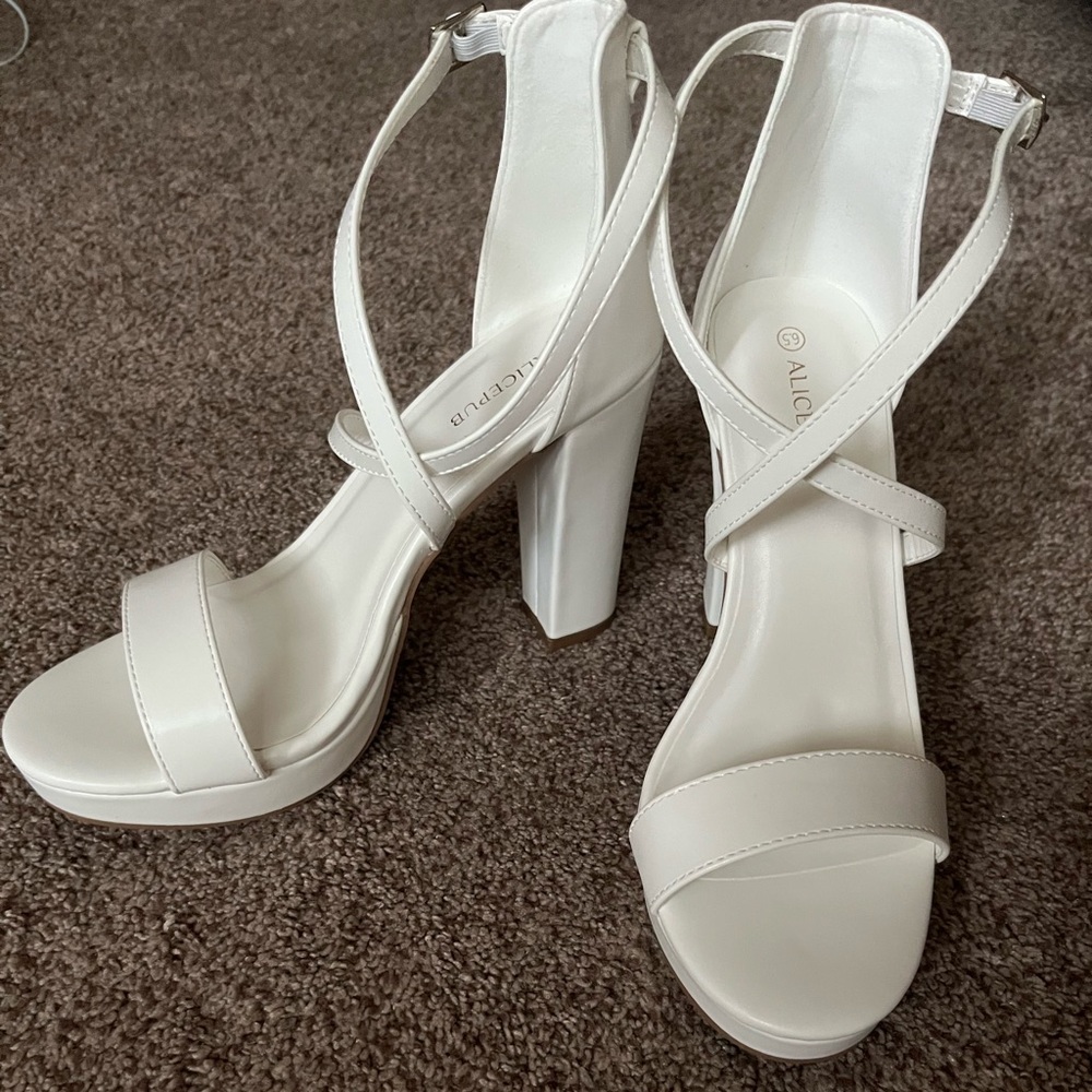 NWT ALICEPUB White Platform Heels